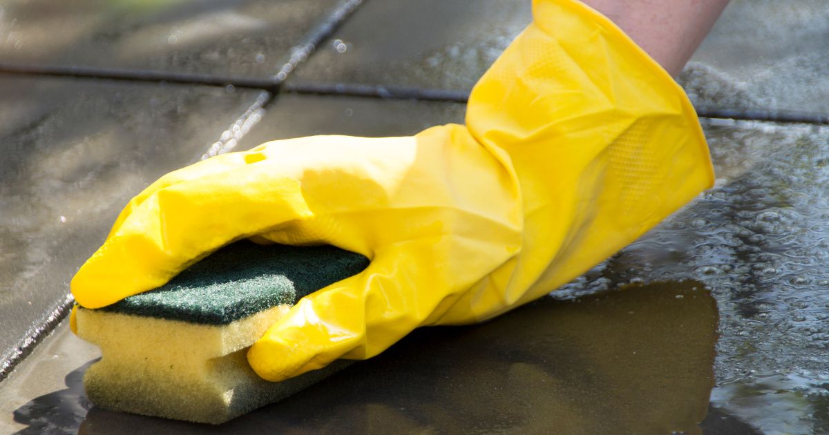 jak-odstranit-rez-ze-zamkove-dlazby (2)